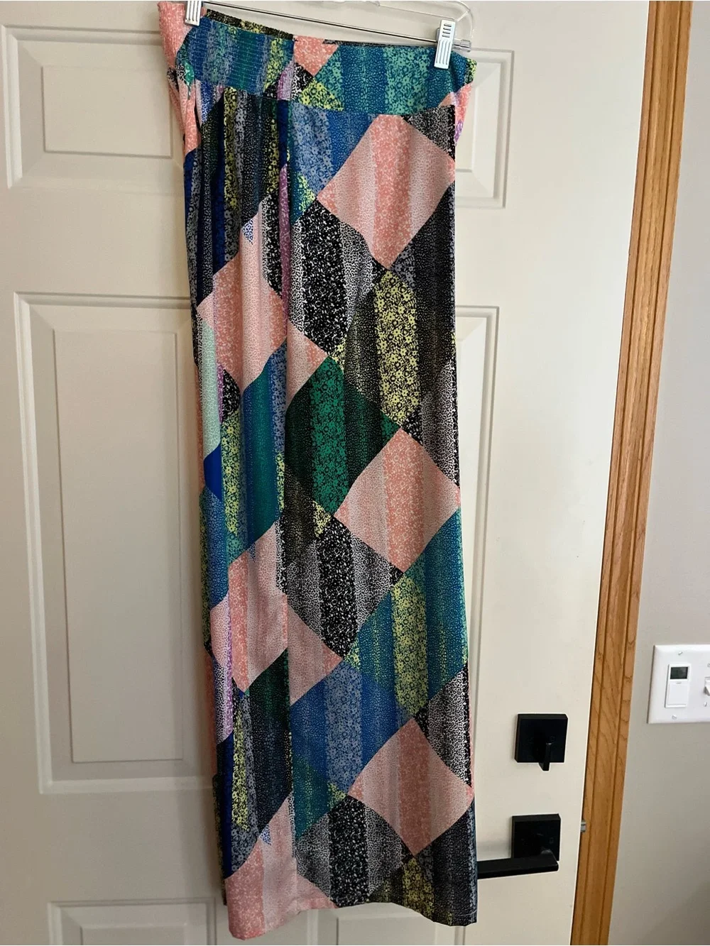 Women’s Bar lll geometric colorblock wide leg palazzo pull on pant. Size medium
